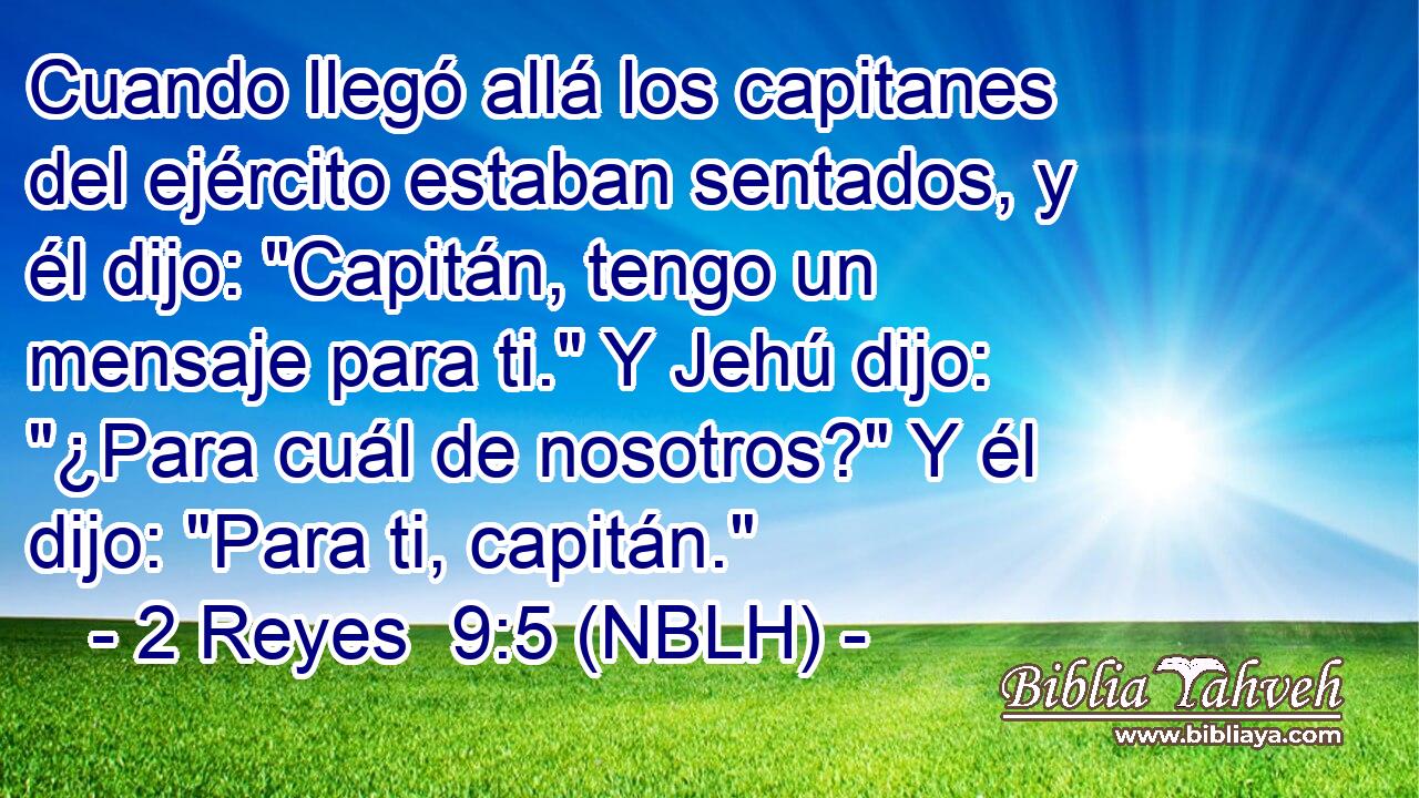  Cuando llegó allá los capitanes del ejército estaban sentados, y él dijo: 